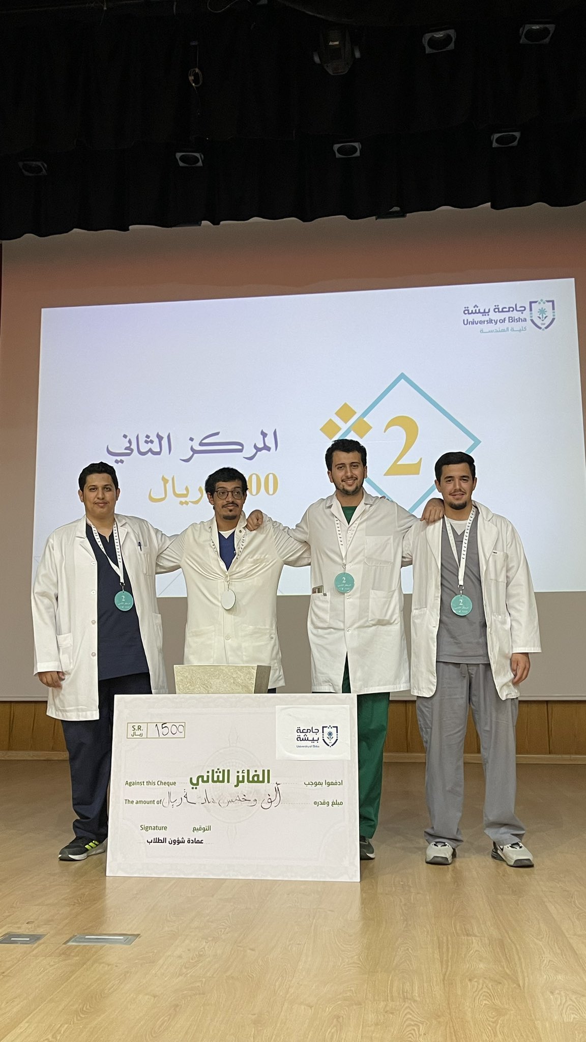 حصول طلاب كلية الطب على المركز الثاني في مسابقة تحليل البيانات على مستوى الجامعة 